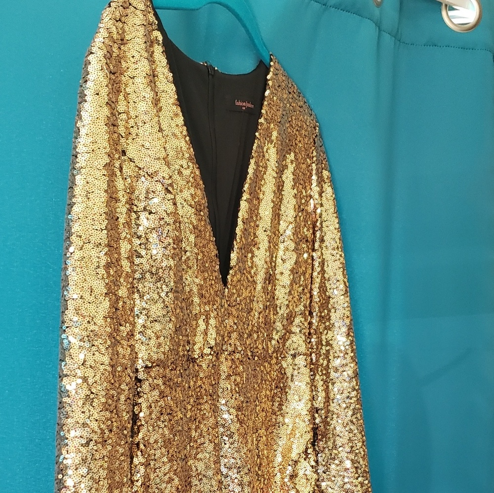 ❤🎉Host Pick❤🎉Gold sequin dress
